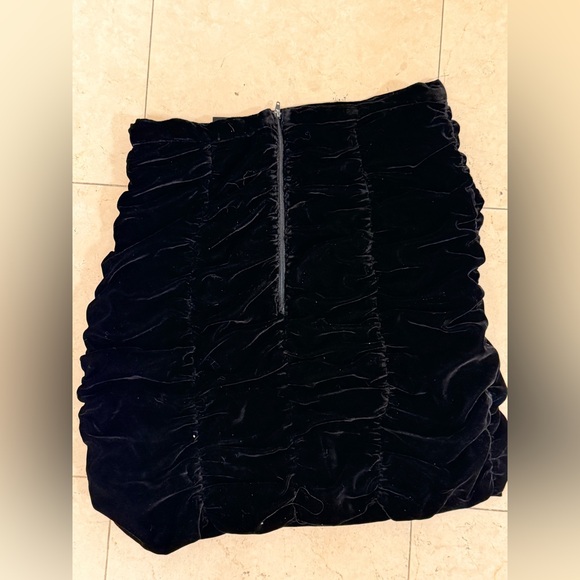 H&M Black Velvet Skirt Crinkled - Picture 5 of 7